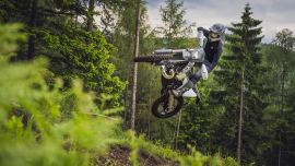 Husqvarna Motorcycles präsentiert die neuen TE- und FE Pro-Enduro-Modelle für 2024: die TE 300 Pro (2-Takt) und die FE 350 Pro (4-Takt). 