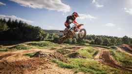 Die KTM-Sportminicycles des Modelljahrs 2024 sind jetzt noch enger mit den großen Motocross-Bikes von KTM verwandt und mehr als bereit, ihren Siegeszug fortzusetzen.