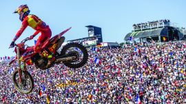 Das Red Bull GASGAS Factory Racing Team reiste mit dem Weltmeister Jorge Prado und Simon Längenfelder zum Motocross der Nationen in Ernee, Frankreich. 