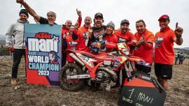 Mit einem dominanten Sieg beim Hixpania Hard Enduro in Spanien sicherte sich der KTM 300 EXC Fahrer einen Lauf vor Schluss den Titel in der Weltmeisterschaft.