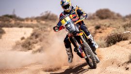 Toby Price von Red Bull KTM Factory Racing stürmte auf einer anspruchsvollen zweiten Etappe der 2023 Rallye du Maroc auf den zweiten Platz. 