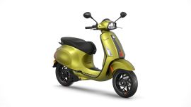 Piaggio zeigt neben Varianten mit hochmodernen Euro-5+ Motoren auch erstmals elektrische Vespa Primavera- und Vespa Sprint S-Modelle mit herausnehmbaren Akkus.