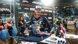 Billy Bolt von Husqvarna Factory Racing ist in Frankreich unschlagbar und hat bei der ersten Runde der FIM SuperEnduro-Weltmeisterschaft 2024 eine dominante Leistung abgeliefert.