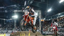 Manuel Lettenbichler von Red Bull KTM Factory Racing beendete die erste Runde der FIM SuperEnduro Weltmeisterschaft 2024 in Frankreich auf dem sechsten Gesamtrang.