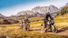 Erlebe unvergessliche Momente auf einer Motorradreise mit KINI Adventure Tours!