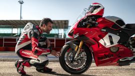 Die Ducati Bekleidungskollektion 2024 umfasst Produkte für jeden Bedarf: Racing, Sport, Touring, Urban und Sportswear.