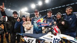 Mit vier Gesamtsiegen in Folge hat Billy Bolt von Husqvarna Factory Racing die vierte Runde der FIM SuperEnduro Weltmeisterschaft 2024 in Cluj, Rumänien, gewonnen. 