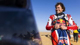 Die Dakar 2024 ist jetzt fünf Etappen lang, und Daniel Sanders von Red Bull GASGAS Factory Racing hat heute auf der kurzen, aber intensiven Prüfung die viertschnellste Zeit erzielt. 