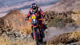 Toby Price von Red Bull KTM Factory Racing hat die 11. Etappe der Rallye Dakar 2024 als Fünftschnellster beendet. 