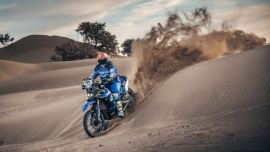 Alessandro Botturi vom Ténéré Yamaha Rallye Team, hat die dritte Etappe des Africa Eco Race 2024 nach einer fehlerfreien Fahrt durch die marokkanische Wüste gewonnen. 