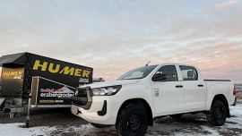 Mit nur 2.500 U/min bei 160 km/h und 1.000 km am Stück, mit dem HILUX PickUp von Toyota REITER entspannt am Weg nach Hause. Erzbergrodeo GmbH hat sich in ganz Österreich umgehört und Angebote eingeholt, hier die Geschichte zur Entscheidung!