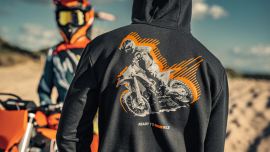 Mit der ständig wachsenden KTM PowerWear-Reihe startest du mit Stil ins Jahr 2024.