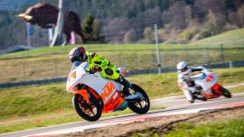 Talente ab bereits 13 Jahren sind 2024 im KTM Junior Cup powered bei ADAC startberechtigt. 