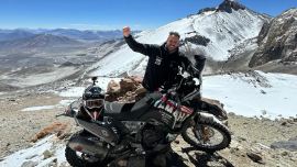 Zwei Jahre nachdem er Geschichte schrieb und einen Höhenweltrekord auf einer Yamaha Ténéré 700 aufstellte, kehrte Pol Tarrés kürzlich nach Chile zurück und legte die Messlatte noch höher.