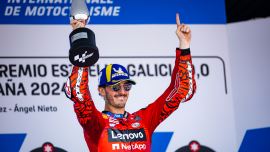 Ducati monopolisiert das Podium mit Marc Márquez (Gresini Racing MotoGP) als Zweiter und Marco Bezzecchi (VR46 Racing Team) als Dritter und die Top 5 des GP von Spanien.