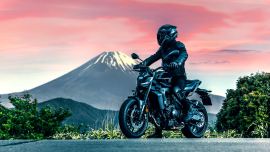 Mit der ersten MT-09 hat Yamaha das Regelwerk für Naked-Bikes der mittleren Hubraumklasse  vollkommen neu geschrieben.