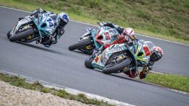 In beiden Läufen der vierten Saisonstation der Internationalen Deutschen Motorradmeisterschaft (IDM) landeten die drei GERT56-Piloten direkt hintereinander im Ziel. 