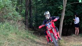 Valentino Hutter absolviert souverän den Prolog und startet motiviert in den Offroad-Tag 1.