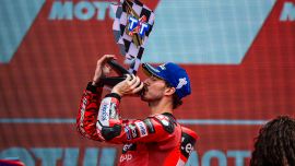 Francesco Bagnaia und das Ducati Lenovo Team haben das perfekte Wochenende in den Niederlanden mit einem unglaublichen Sieg im MotoGP-Rennen abgeschlossen.