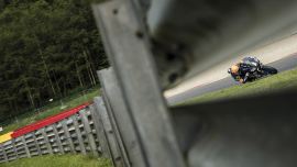 Beim 8-Stunden-Rennen von Spa Motos lieferten die von Bridgestone unterstützten Teams Yamaha Official, F.C.C. TSR Honda France und Yoshimura SERT Motul eine nervenaufreibende Leistung und stellten ihre außergewöhnlichen Fähigkeiten und Belastbarkeit unter Beweis.