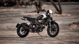 Eine auf 500 nummerierte Exemplare limitierte Maschine, die in Zusammenarbeit mit Rizoma entworfen wurde, um das 10-jährige Jubiläum der Neuauflage der Ducati Scrambler zu feiern.