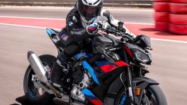 Die Roadster von BMW erhalten für 2025 ein Update mit einer neu gestalteten Frontpartie mit Doppelscheinwerfern, die von den Supersportmodellen der Marke inspiriert sind.