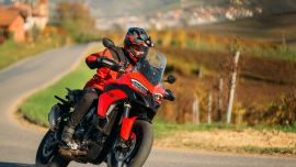 Mit dem neuen Ducati V2-Motor und einem Aluminium-Monocoque-Rahmen wiegt sie 18 kg weniger als das Vorgängermodell!