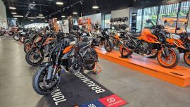 KTM POWERSHOPPING und Präsentation neuer Street Modelle 2025 sind mehr als gute Gründe. Bikergespräche bei Punsch und Kuchen sind eh klar.