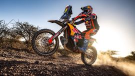 Luciano Benavides von Red Bull KTM Factory Racing belegte auf der dritten Etappe der Rallye Dakar 2025 einen beeindruckenden fünften Platz.