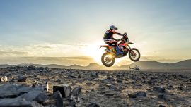 Luciano Benavides von Red Bull KTM Factory Racing zeigte auf der sechsten Etappe der Rallye Dakar 2025 eine starke Leistung. 