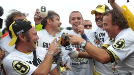 Die Nummer wurde 46, aber Valentino Rossi wird erst alt, wenn er nicht mehr weiß, worüber er lachen soll.
