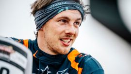 Tobias kämpft sich nach vorne - ein zu weiches Fahrwerk und eine 15 min Strafzeit wegen Getriebetausch macht es halt nicht einfach.