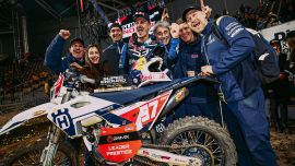 Der Husqvarna Factory Racing Spezialist baut seinen Vorsprung in der Meisterschaft zur Halbzeit der Serie auf 81 Punkte aus!