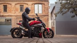 Zehn Jahre nach der Geburt der ersten XDiavel rollt die neue Version mit V4-Motor vom Produktionsband.