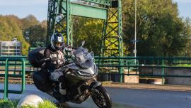 Wie die meisten Biker schreckt auch Bridgestone vor keiner Herausforderung zurück. Ein 10.000-Kilometer-Dauertest mit dem brandneuen Bridgestone T33?
