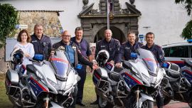 Die Biker-Fahrt mit Wolfgang Böck zu den Schloss-Spielen Kobersdorf hat Tradition und zählt bei einer Vielzahl von Pedalrittern zu den Höhepunkten des „Motorsommers“. 