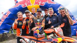 Manuel Lettenbichler von Red Bull KTM Factory Racing gelang der bestmögliche Start in die FIM Hard Enduro Weltmeisterschaft 2025, indem er das Valley's Hard Enduro in dominanter Manier gewann. 