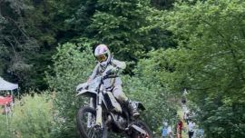 Nach einer trockenen Qualifikation kam am Sonntag die Schlammschlacht um das Rennen - das ist Enduro!