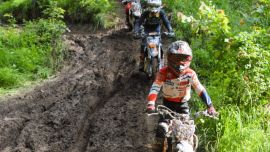 Nicht nur Kinder und Jugendliche, sondern auch Damen haben Spaß an Enduro - und Roots of Türnitz bot dazu beste Voraussetzungen!