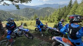 Nach der Sommerpause fanden sich wieder zahlreiche Enduro Enthusiasten aus ganz Österreich am Red Stag Gelände ein - so auch Brichard Senior mit seinen vier Söhnen. 