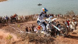 Der Hard-Enduro-Star von Husqvarna Factory Racing rückt in Spanien näher an die Führung in der Weltmeisterschaft heran.