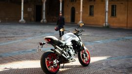 Der neue Ducati V2-Motor mit IVT-Steuerung bietet überragende Performance und rekordverdächtige Wartungsintervalle (45.000 km) – er verbindet Kraft mit leichtem Handling.