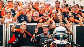 Pedro Acosta knüpft an sein Sprint-Podiumsergebnis vom Samstag mit einer weiteren Aufholjagd an. Der Spanier erreicht seinen dritten zweiten Platz in dieser Saison und sein viertes GP-Podium, nachdem er von Platz 5 gestartet war.