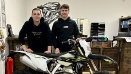 Der Nachwuchsfahrer Jonas Ederer steigt um auf eine PKB Performance Triumph TF 250-E und bleibt dem klassischen Enduro treu.