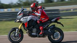 Auf der EICMA 2025 wird Ducati auch die neue Multistrada V4 RS vorstellen, eine sportlichere Version, die sich durch ihre brandneue Lackierung abhebt.