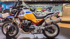 Moto Guzzi kommt ohne große Neuerungen zur EICMA 2025, aber mit einer Modellpalette, die in den letzten Jahren aufgefrischt wurde und nun perfekt im Trend liegt.