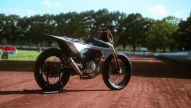 Aus der Zusammenarbeit zwischen Honda RedMoto und Picasso Engineering ist die OMT 450c Factory hervorgegangen, das erste Flat-Track-Motorrad, bei dem die Dynamic Adaptive Stiffness Technology (DAST) zum Einsatz kommt. 