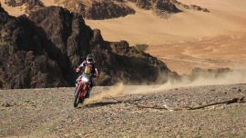 Bislang hatte der orangefarbene Clan das Feld dominiert, wobei sich Edgar Canet und Daniel Sanders den Erfolg auf drei Sonderprüfungen teilten.