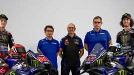 Das Monster Energy Yamaha MotoGP Team hat bei einer spektakulären Veranstaltung in Indonesien offiziell seine Kampagne für 2026 vorgestellt und damit den Beginn der V4-Ära von Yamaha eingeläutet. 
