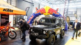 Bikes, Fahrzeuge & Highlights: Zu sehen waren unter anderem Segway Powersports Side-by-Side-Fahrzeuge, der Red Bull Erzbergrodeo Defenderals rollender Ausblick auf das kommende 4x4 Red Bull Erzbergrodeo, sowie das Red Bull Erzbergrodeo Buch mit Geschichten und Bildern vom weltweit härtesten Enduro-Rennen.